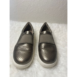 Earth Origins Platinum Perforated Leather Melissa Slip on Sneaker Women Size 7.5
